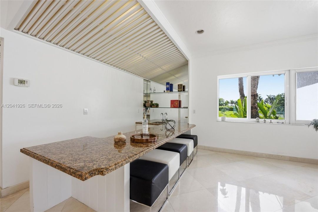 For Sale: $2,800,000 (6 beds, 6 baths, 5696 Square Feet)