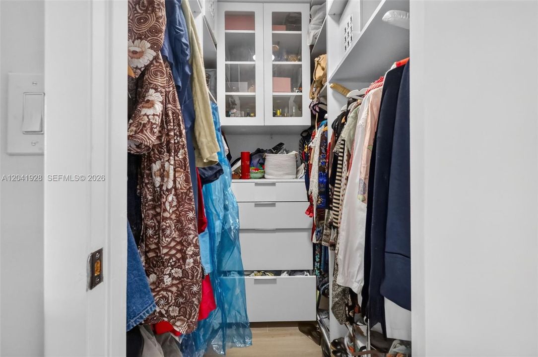 На продажу: $899,000 (4 спален, 3 ванн, 1927 Квадратных фут)