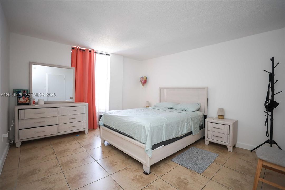 En Venta: $215,000 (1 camas, 1 baños, 807 Pies cuadrados)