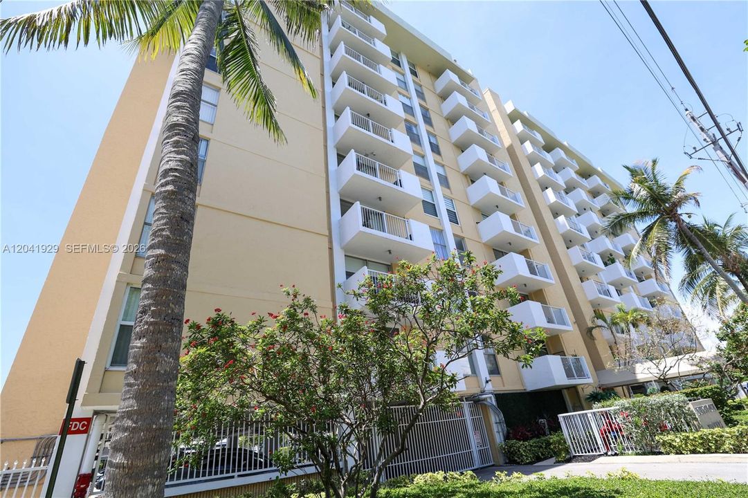 En Venta: $215,000 (1 camas, 1 baños, 807 Pies cuadrados)