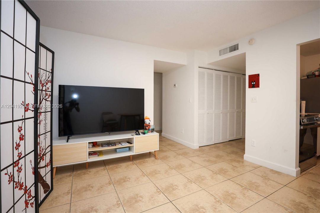 En Venta: $215,000 (1 camas, 1 baños, 807 Pies cuadrados)