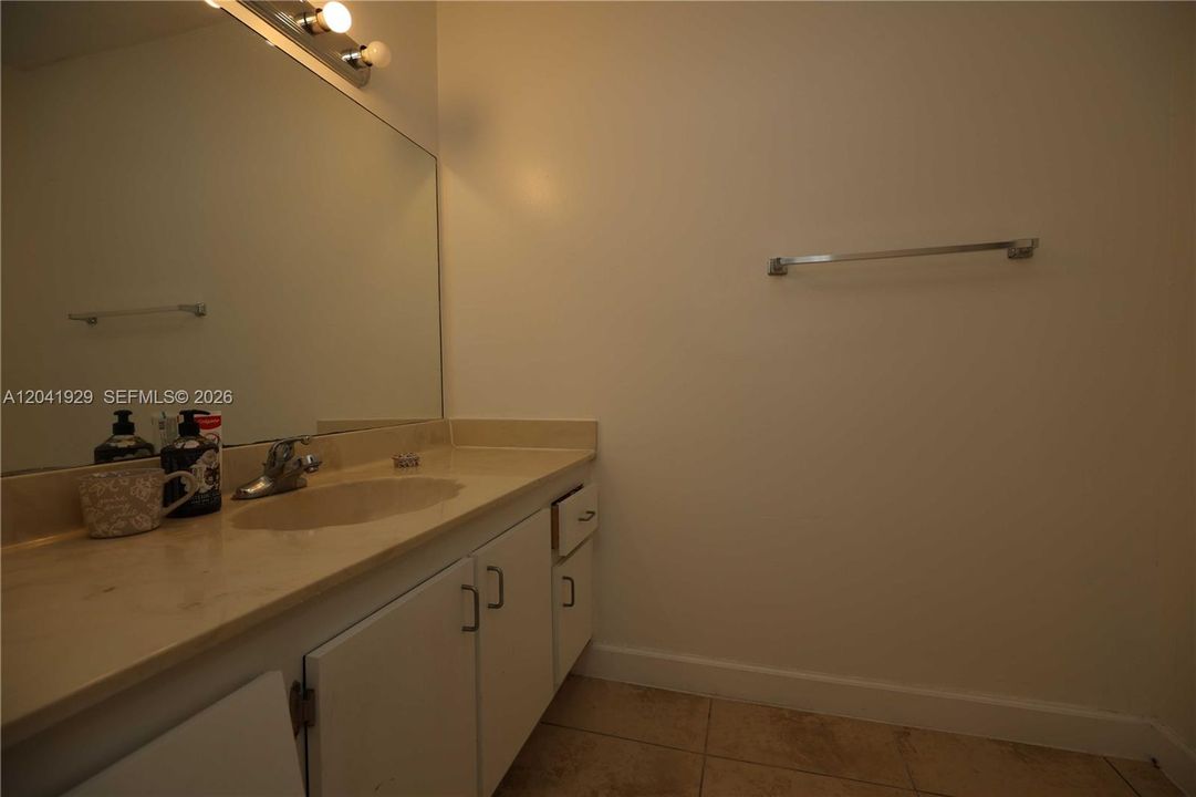 En Venta: $215,000 (1 camas, 1 baños, 807 Pies cuadrados)