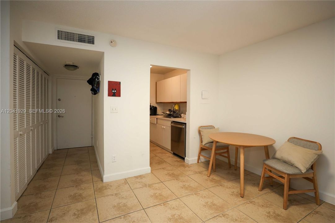 En Venta: $215,000 (1 camas, 1 baños, 807 Pies cuadrados)