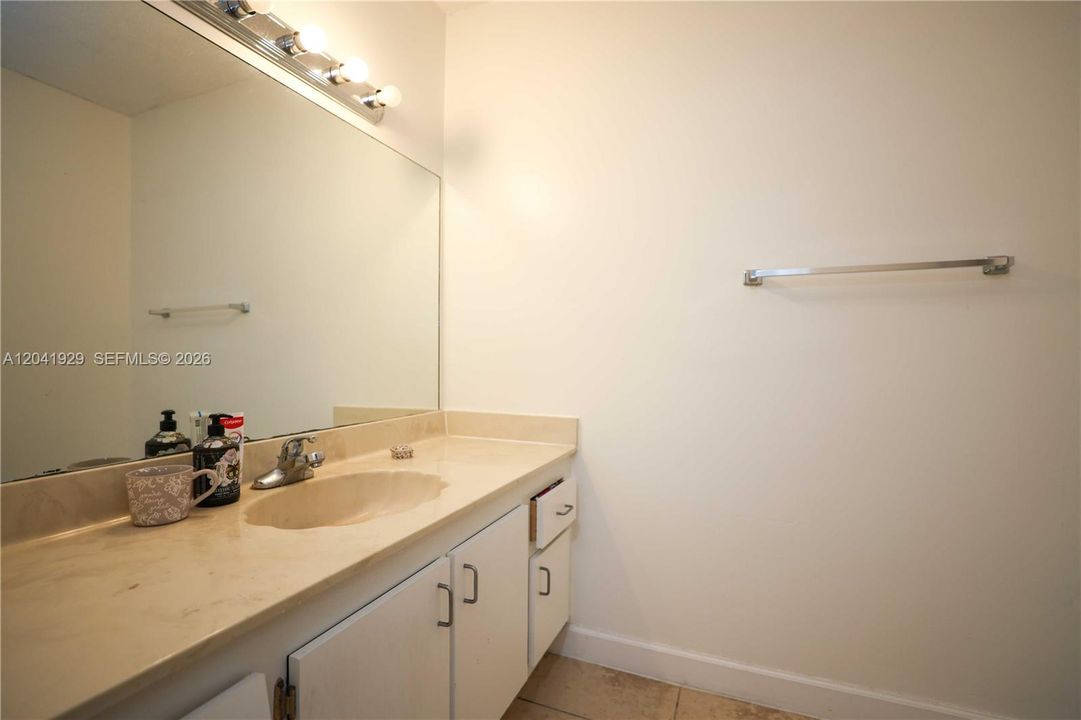 En Venta: $215,000 (1 camas, 1 baños, 807 Pies cuadrados)