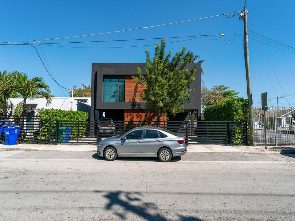 En Renta: $7,250 (3 camas, 2 baños, 1900 Pies cuadrados)