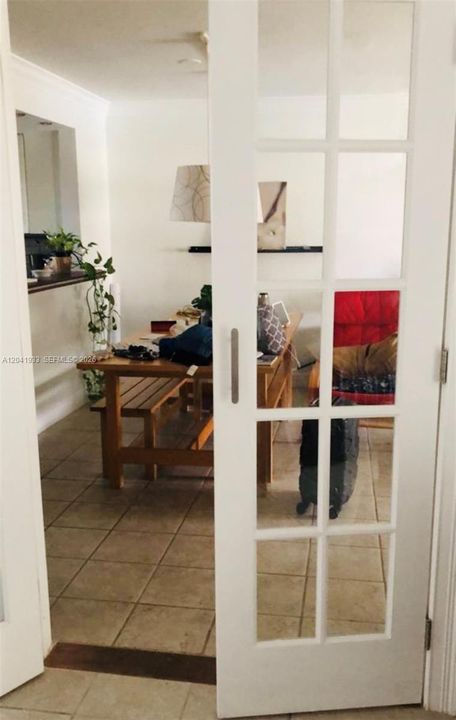 For Rent: $1,800 (1 beds, 1 baths, 954 Square Feet)