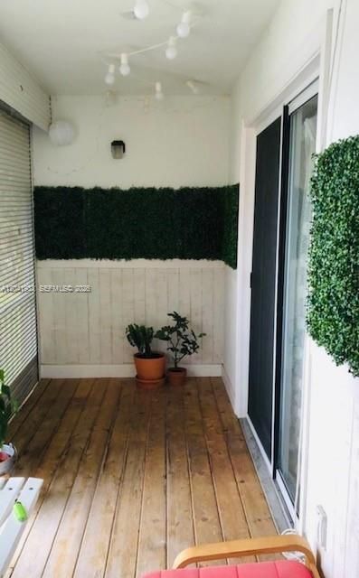 For Rent: $1,800 (1 beds, 1 baths, 954 Square Feet)
