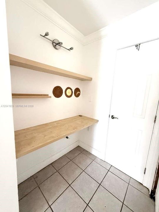 For Rent: $1,800 (1 beds, 1 baths, 954 Square Feet)