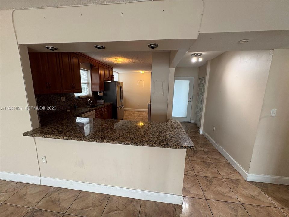 For Rent: $2,500 (2 beds, 2 baths, 1233 Square Feet)