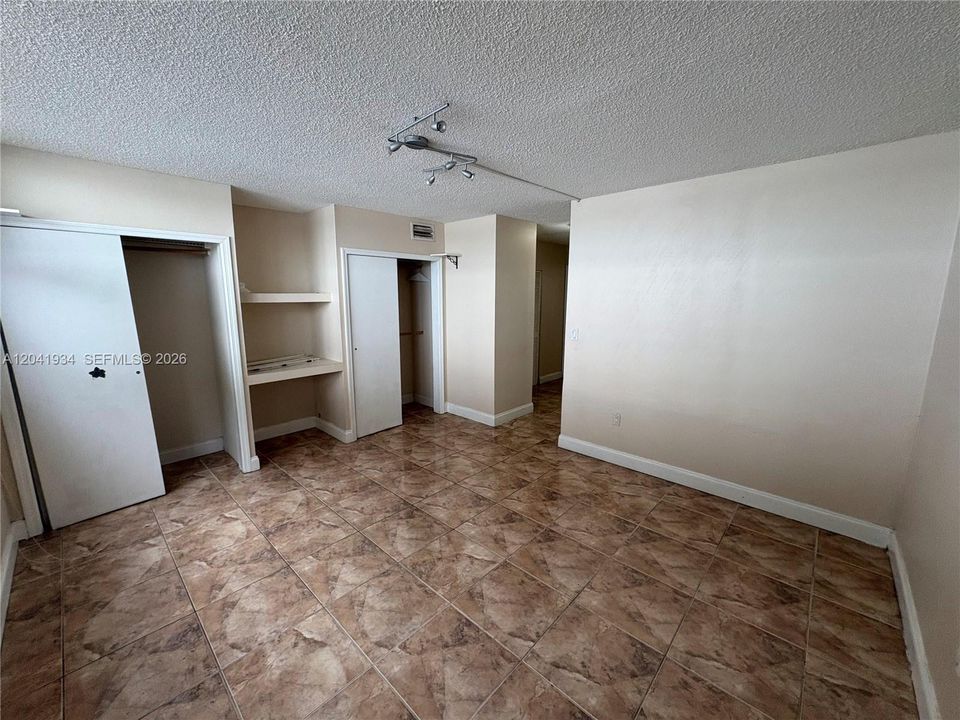 For Rent: $2,500 (2 beds, 2 baths, 1233 Square Feet)