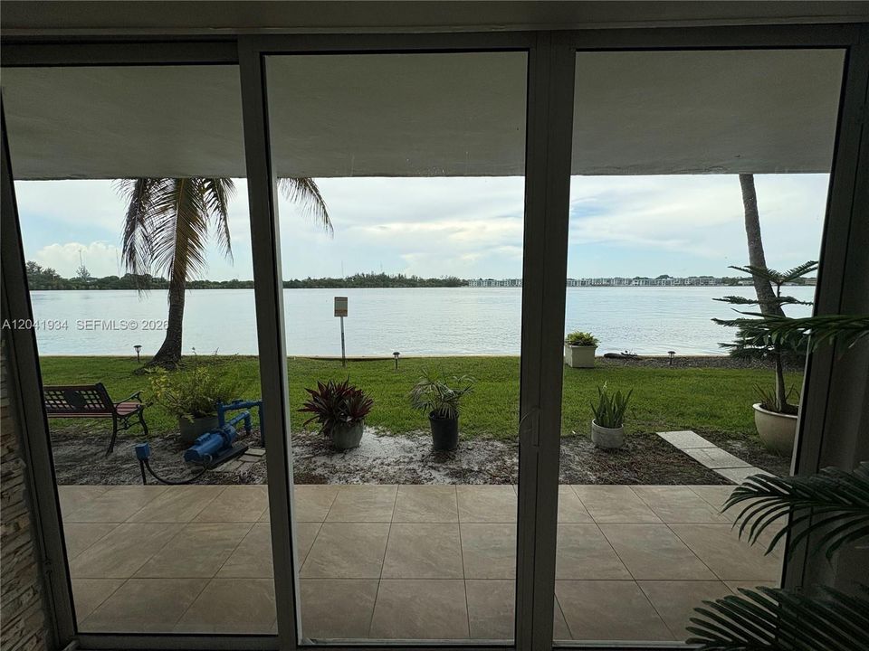 For Rent: $2,500 (2 beds, 2 baths, 1233 Square Feet)