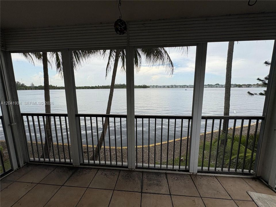 For Rent: $2,500 (2 beds, 2 baths, 1233 Square Feet)