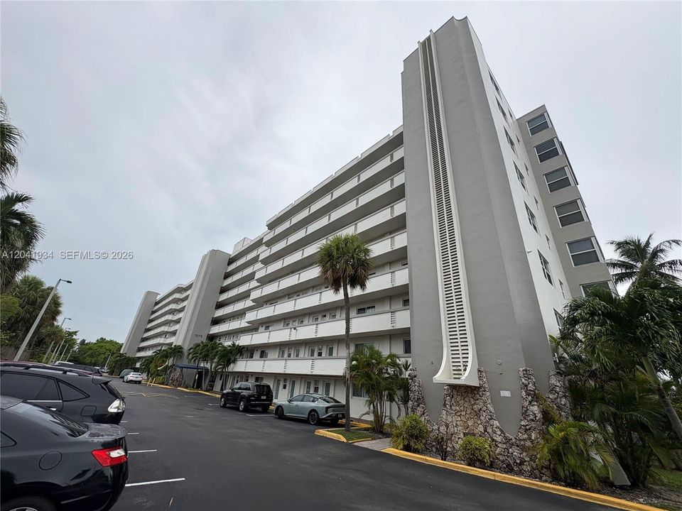 For Rent: $2,500 (2 beds, 2 baths, 1233 Square Feet)