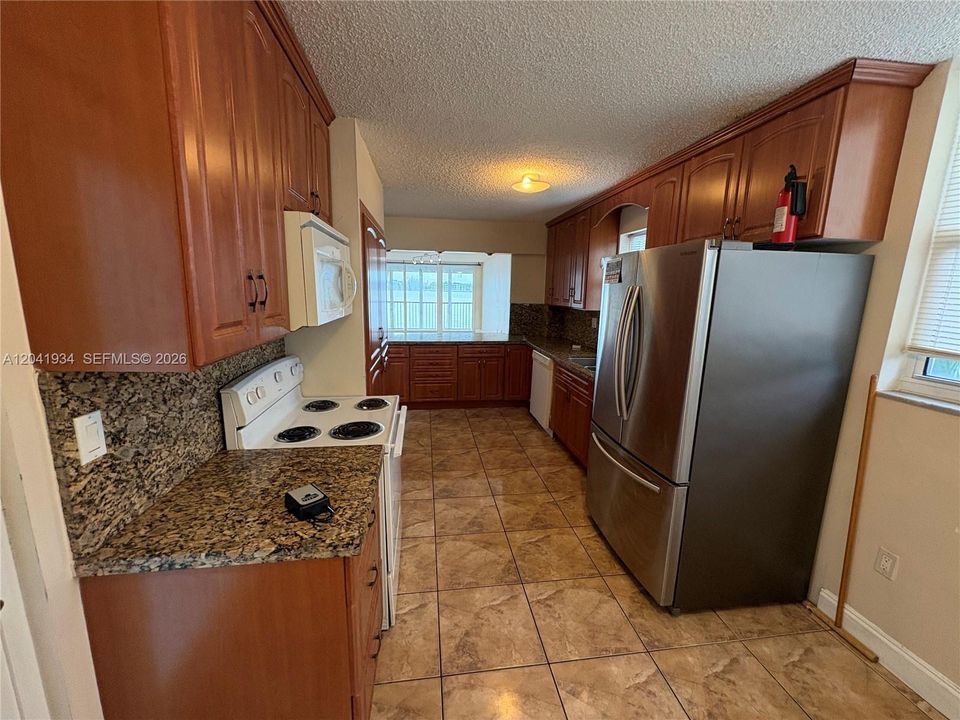 For Rent: $2,500 (2 beds, 2 baths, 1233 Square Feet)