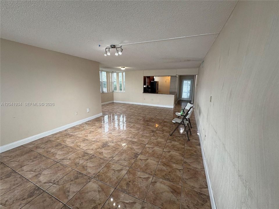 For Rent: $2,500 (2 beds, 2 baths, 1233 Square Feet)