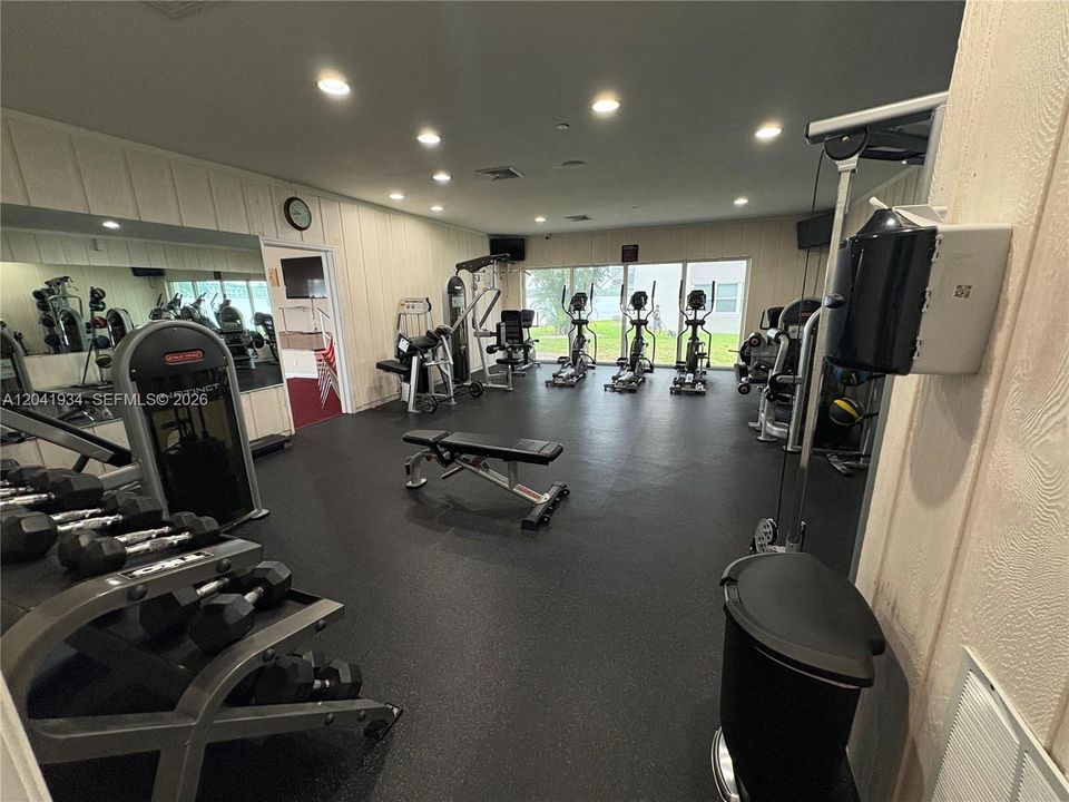 For Rent: $2,500 (2 beds, 2 baths, 1233 Square Feet)