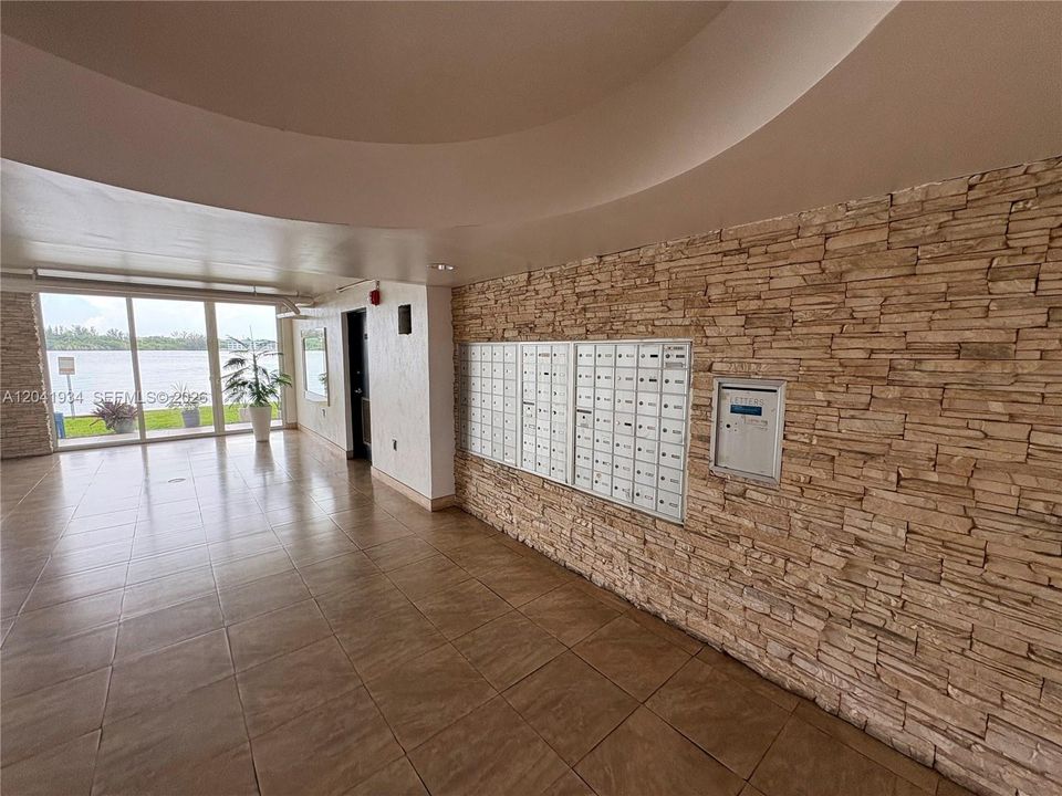 For Rent: $2,500 (2 beds, 2 baths, 1233 Square Feet)