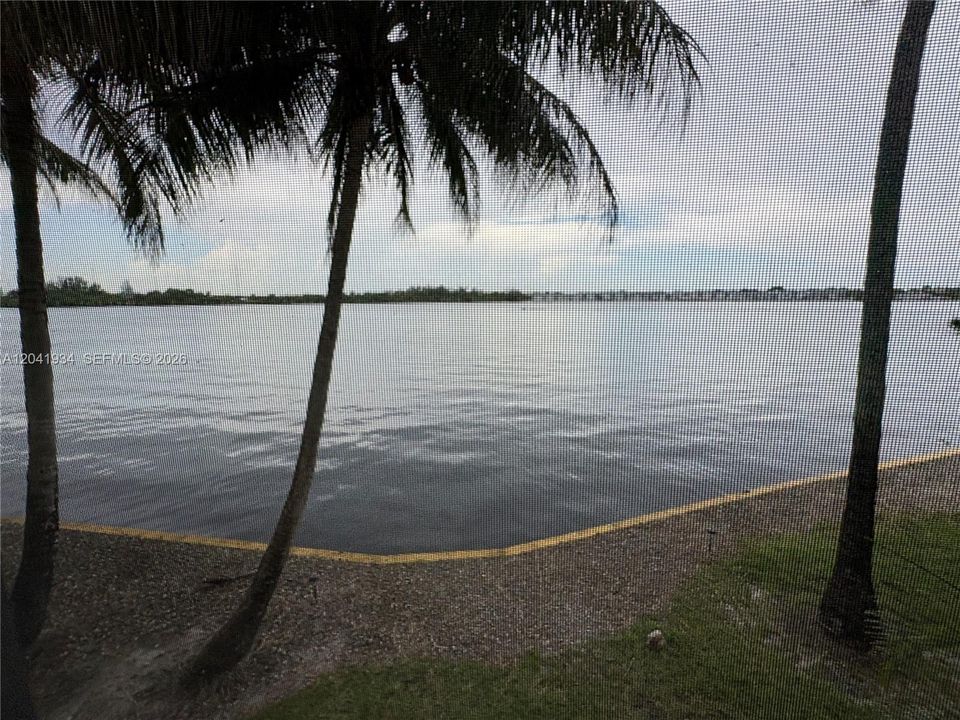 For Rent: $2,500 (2 beds, 2 baths, 1233 Square Feet)