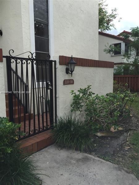For Rent: $3,200 (3 beds, 2 baths, 1407 Square Feet)