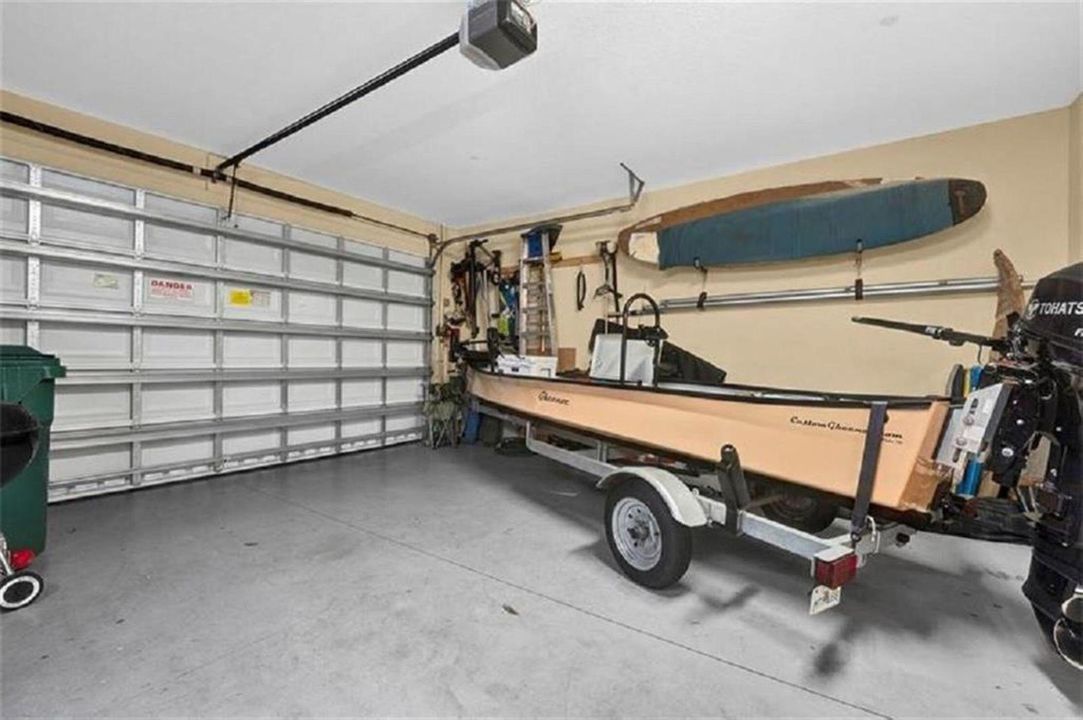 cascada garage inside