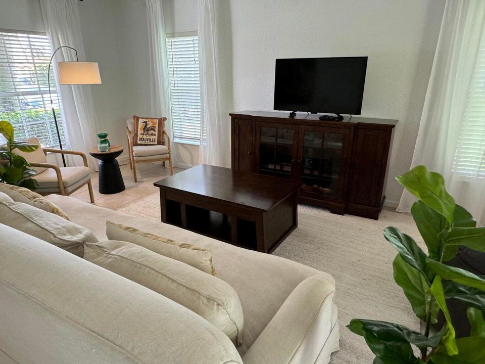 13519 Living room