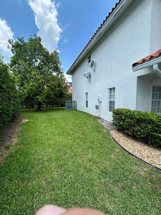13519 side of house