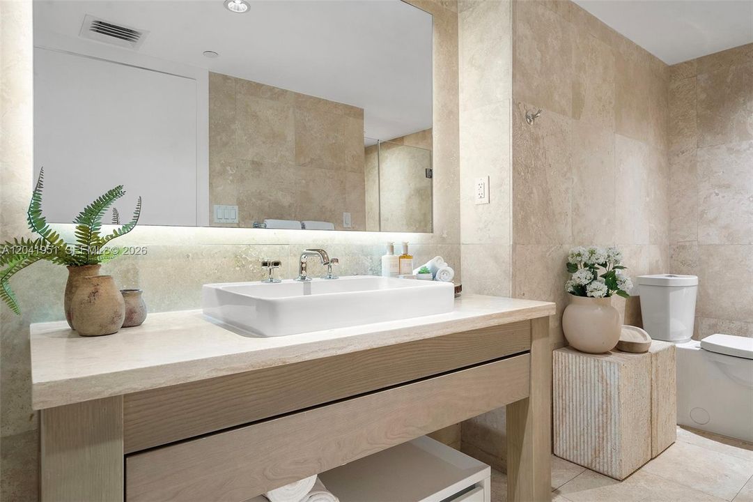 В аренду: $11,000 (1 спален, 1 ванн, 893 Квадратных фут)