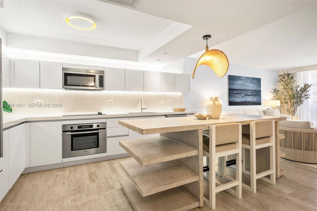 В аренду: $11,000 (1 спален, 1 ванн, 893 Квадратных фут)