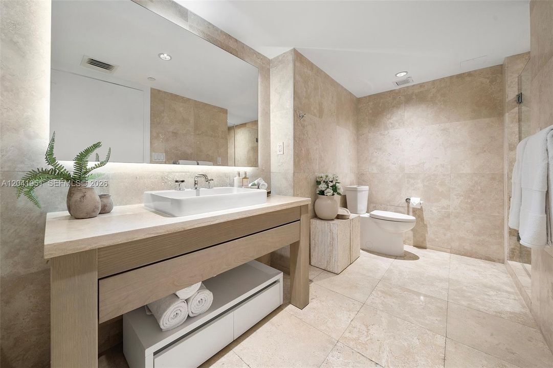 В аренду: $11,000 (1 спален, 1 ванн, 893 Квадратных фут)