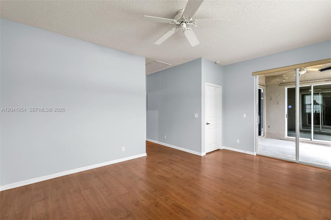 PRIMARY BEDROOM WITH ACCESS TO SCREENED PATIO