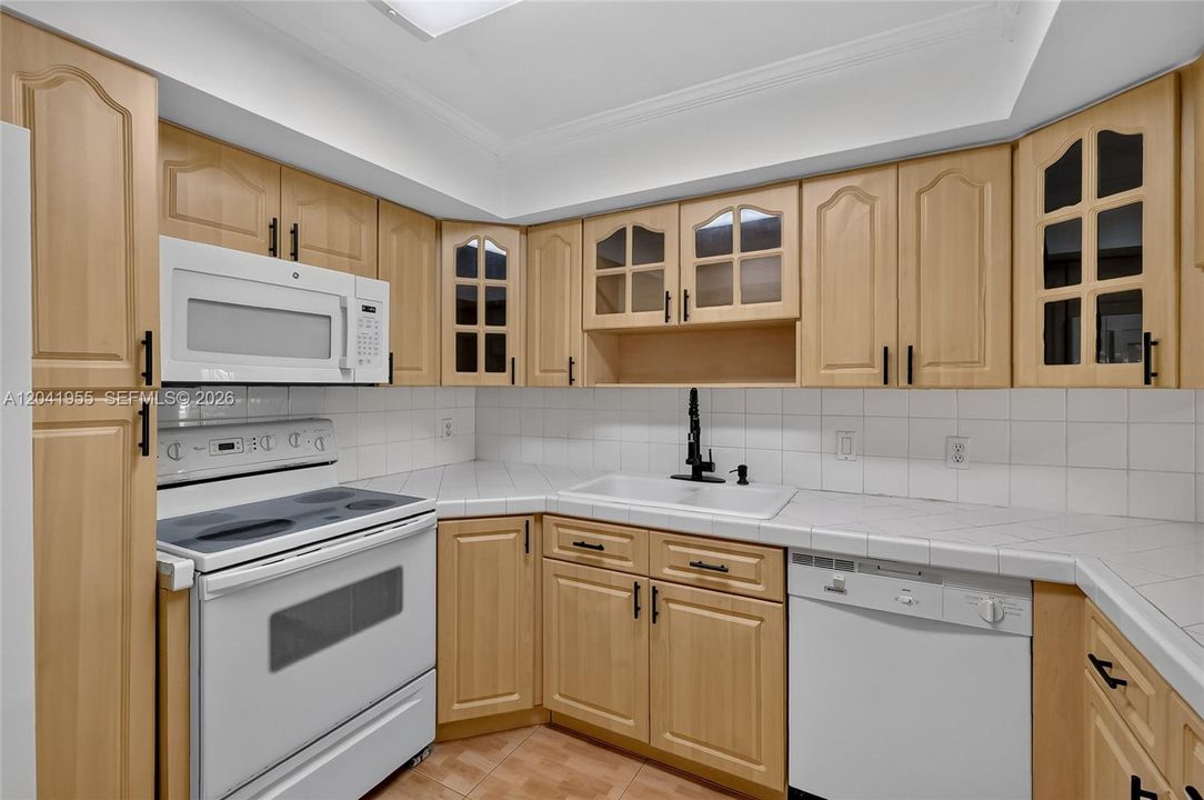 En Venta: $449,000 (3 camas, 2 baños, 1606 Pies cuadrados)