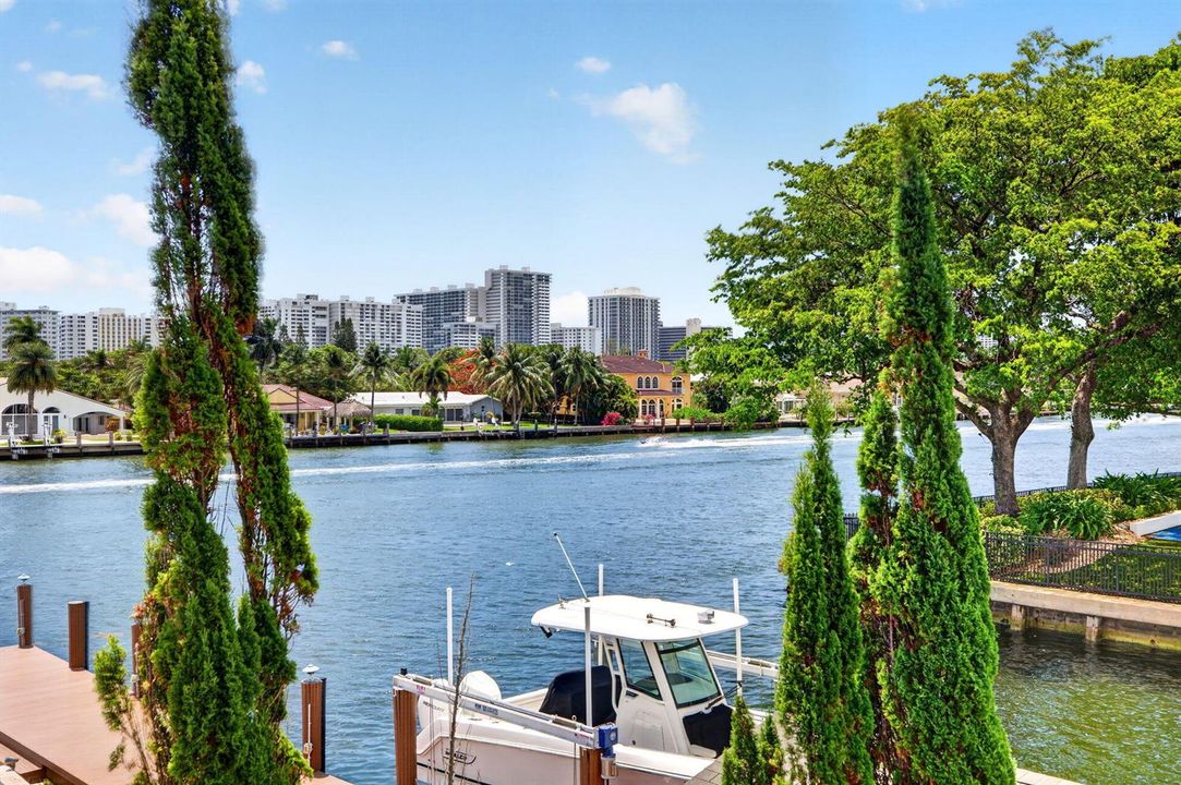 050-Balcony-Intracoastal-View