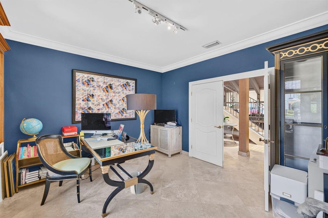 052-Office-Suite