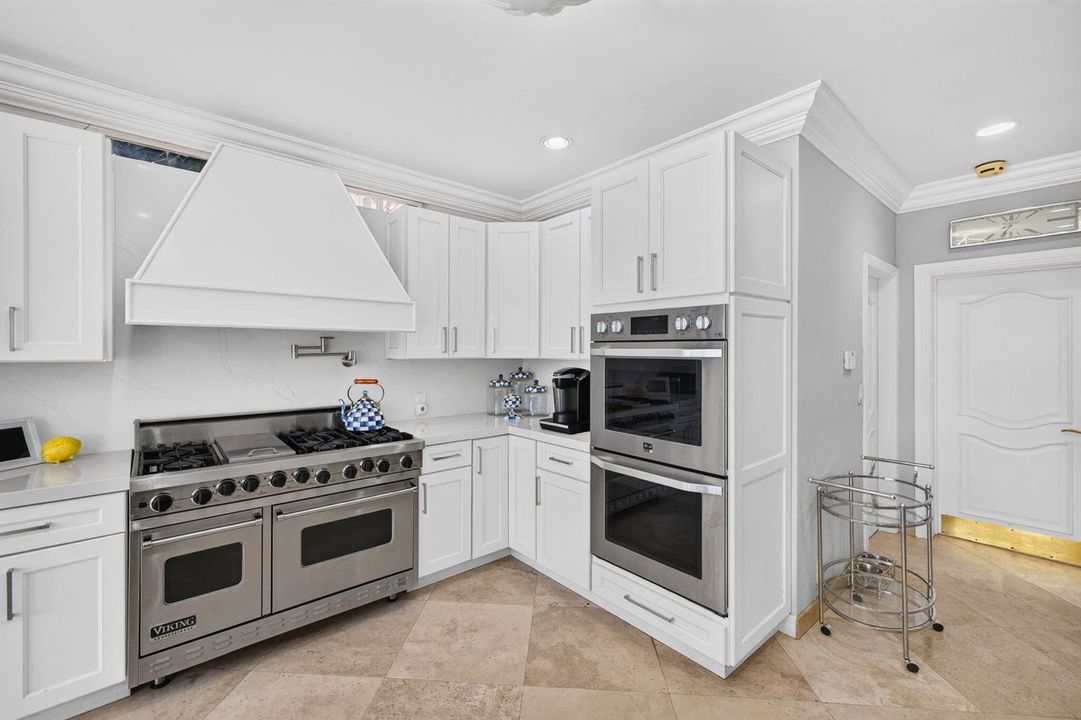 014-Kitchen-Range-Wall