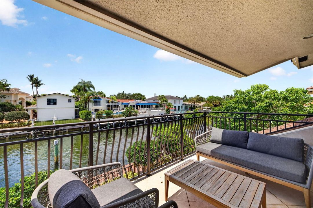 042-Covered-Balcony-Lounge