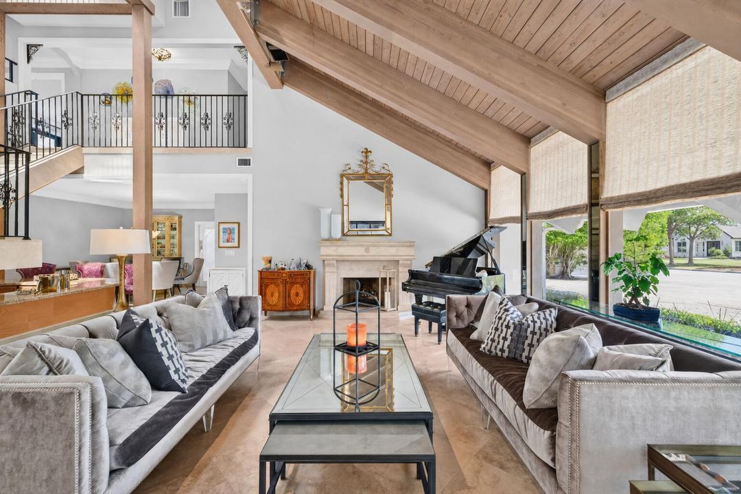006-Living-Room-Seating-View