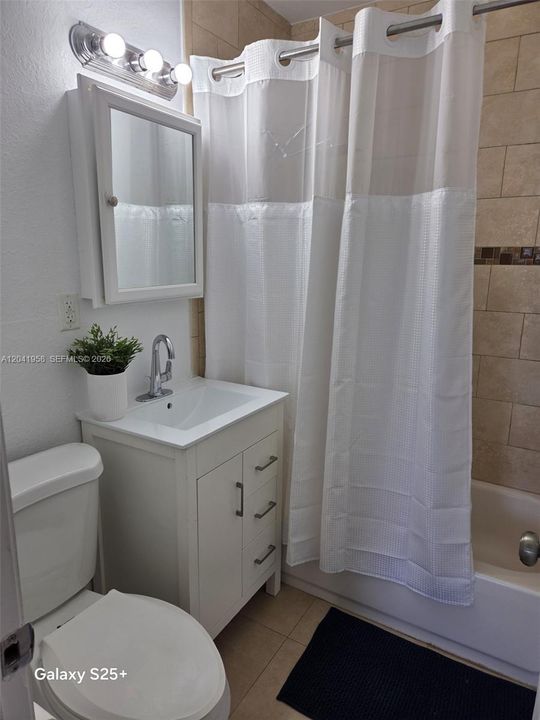 For Sale: $399,999 (2 beds, 1 baths, 720 Square Feet)