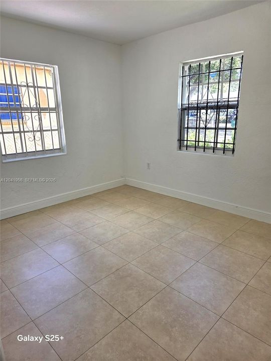 For Sale: $399,999 (2 beds, 1 baths, 720 Square Feet)