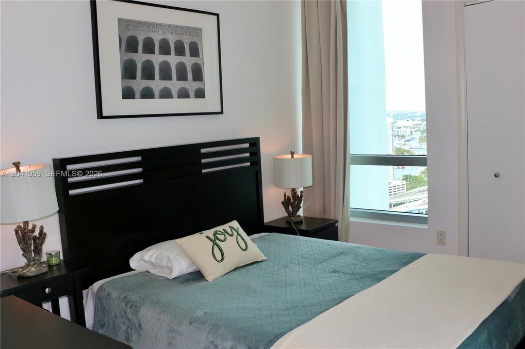 For Rent: $3,800 (2 beds, 2 baths, 920 Square Feet)