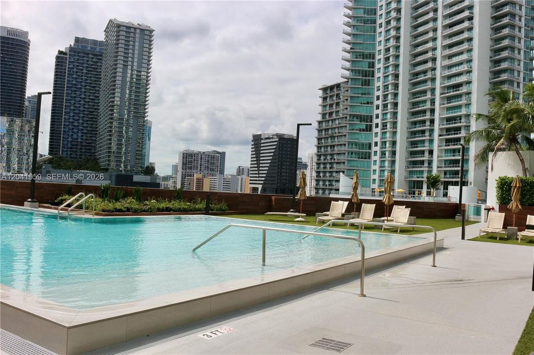 For Rent: $3,800 (2 beds, 2 baths, 920 Square Feet)