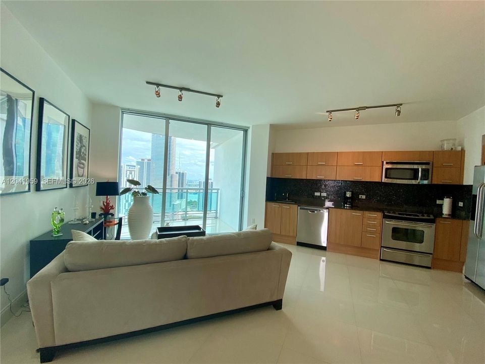 For Rent: $3,800 (2 beds, 2 baths, 920 Square Feet)