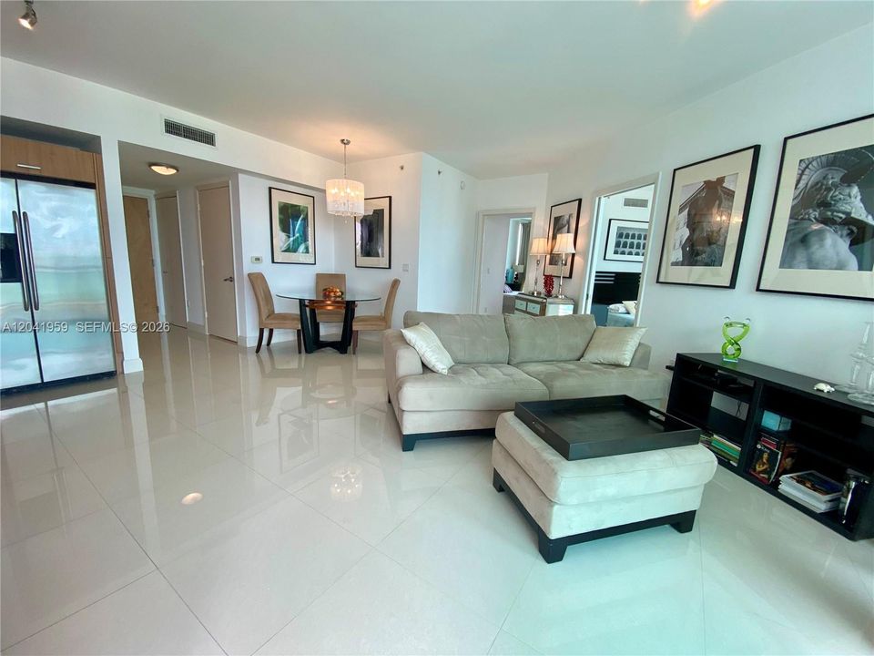 For Rent: $3,800 (2 beds, 2 baths, 920 Square Feet)