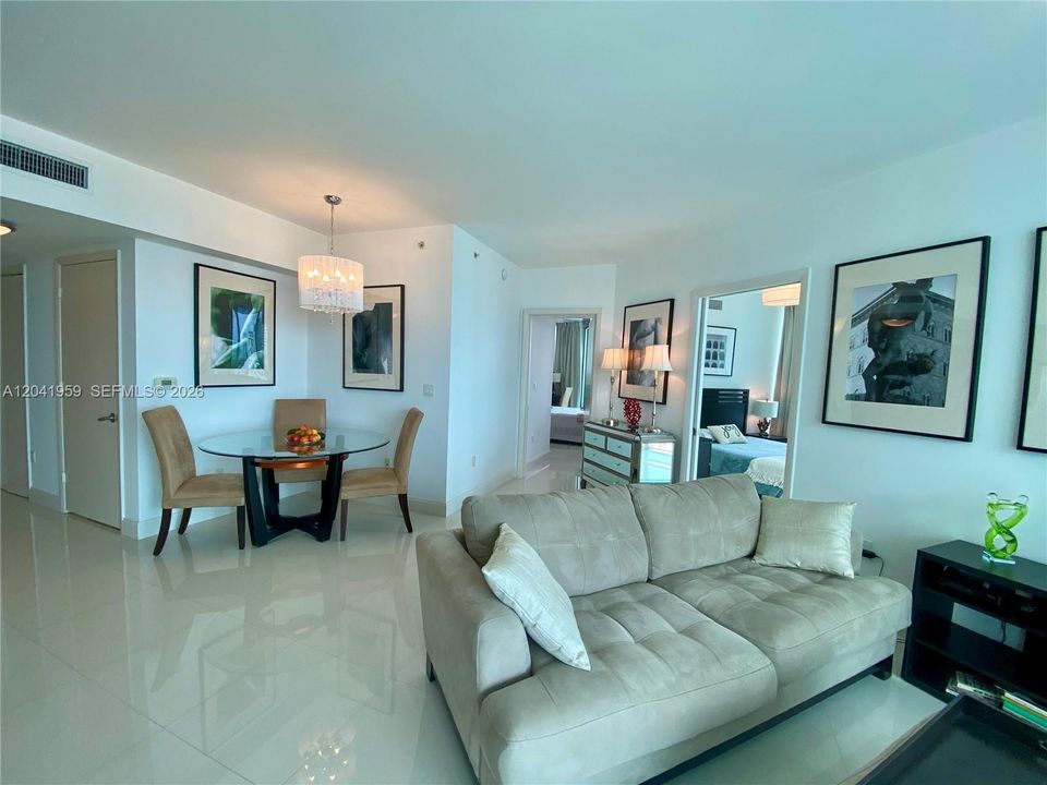 For Rent: $3,800 (2 beds, 2 baths, 920 Square Feet)