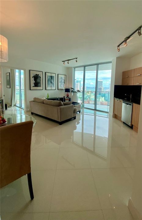 For Rent: $3,800 (2 beds, 2 baths, 920 Square Feet)