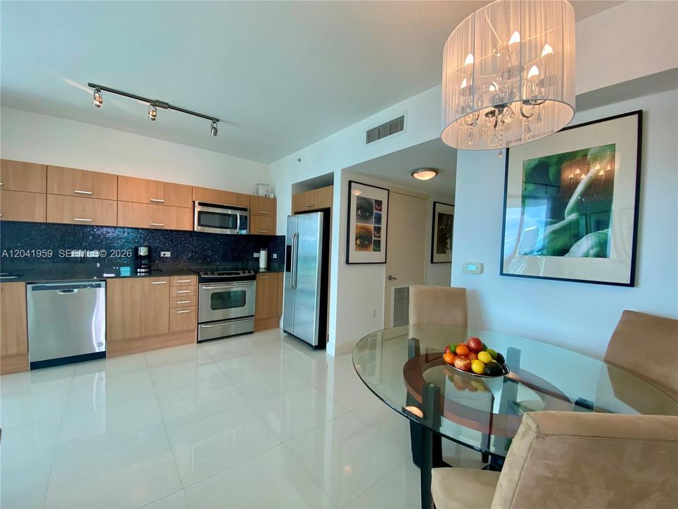 For Rent: $3,800 (2 beds, 2 baths, 920 Square Feet)