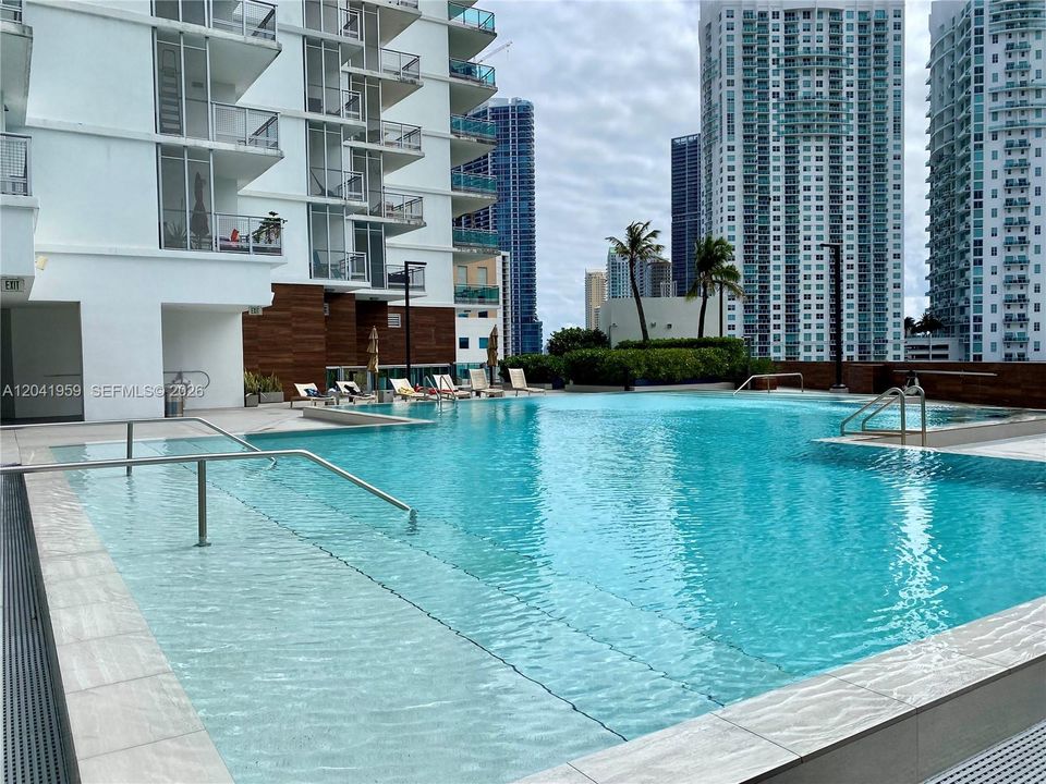 For Rent: $3,800 (2 beds, 2 baths, 920 Square Feet)