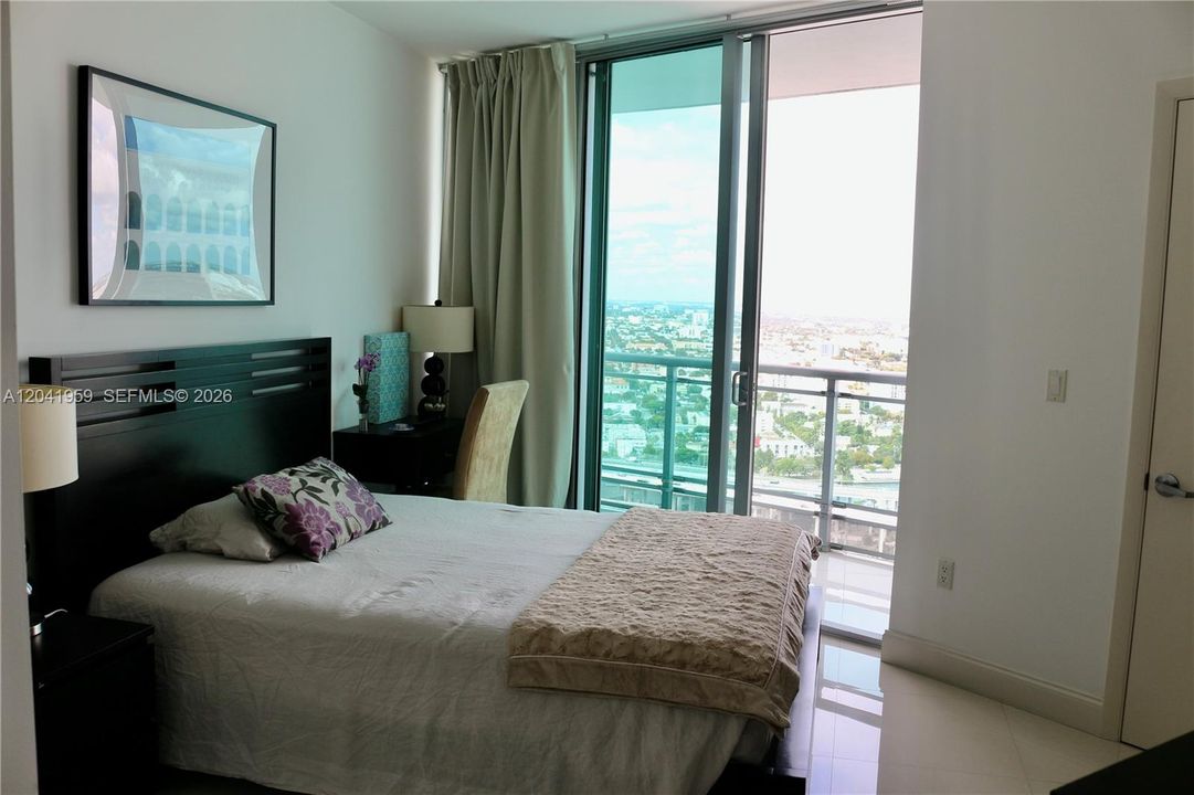 For Rent: $3,800 (2 beds, 2 baths, 920 Square Feet)