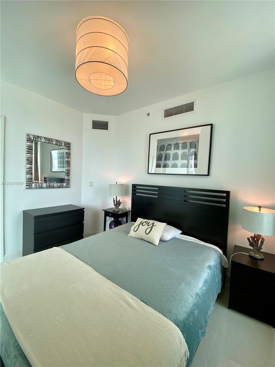 For Rent: $3,800 (2 beds, 2 baths, 920 Square Feet)