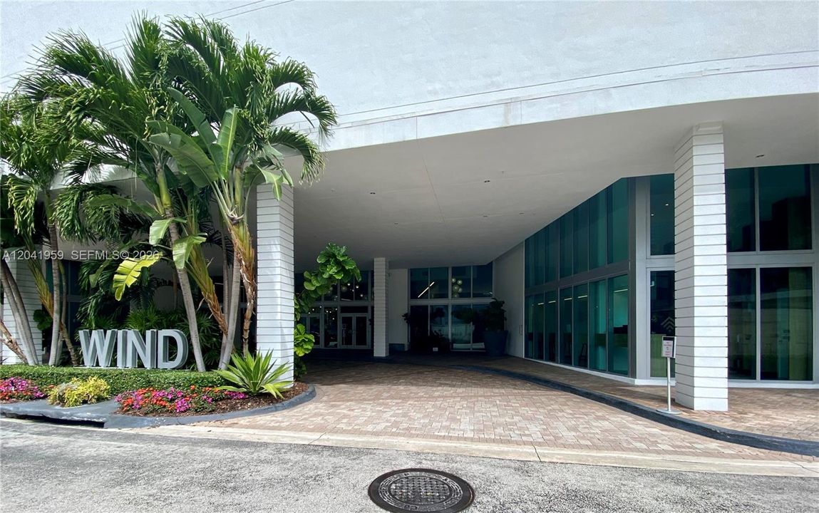 For Rent: $3,800 (2 beds, 2 baths, 920 Square Feet)