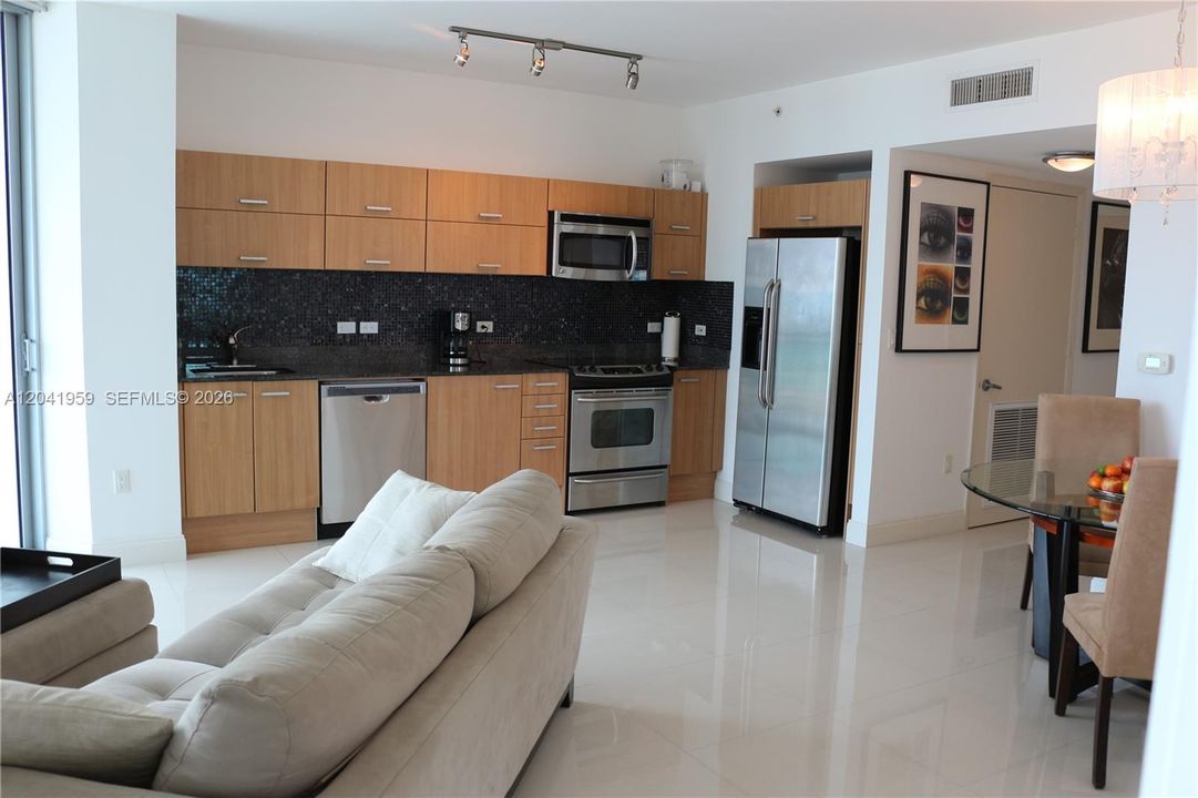 For Rent: $3,800 (2 beds, 2 baths, 920 Square Feet)